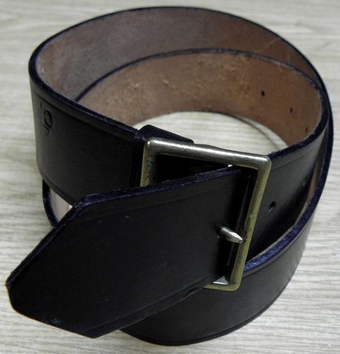 Militär Hosengürtel mit Messingschließe, Leder, schwarz, 38mm breit, neuwertig